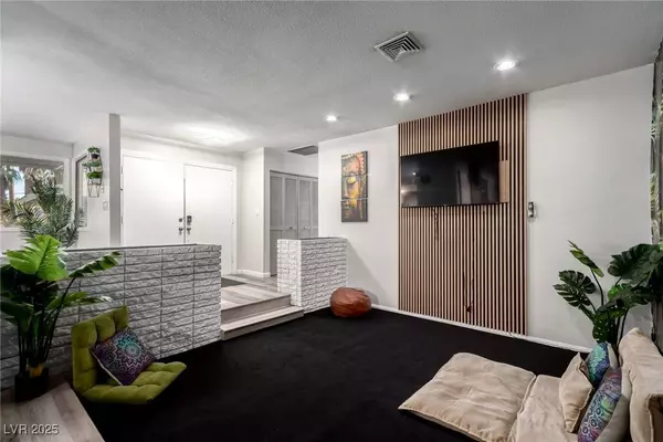 5710 Madre Mesa DR, Las Vegas, NV 89108