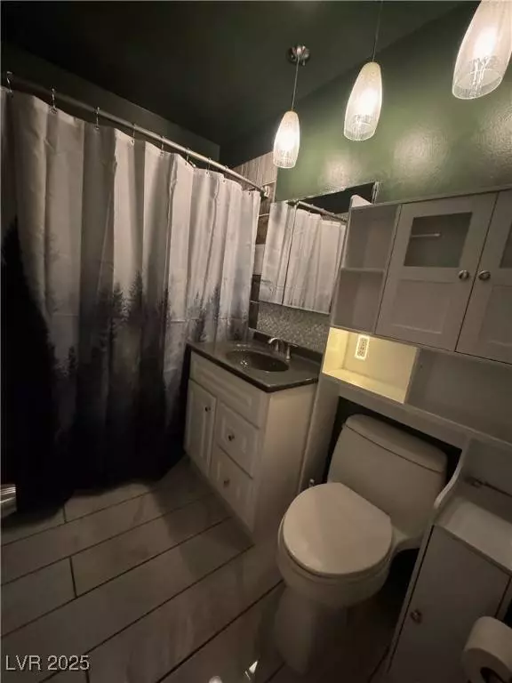 350 E Desert Inn RD #D102, Las Vegas, NV 89109