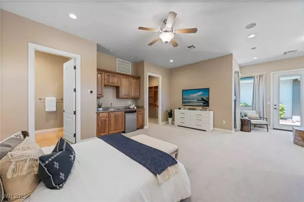 29 Soaring Bird CT, Las Vegas, NV 89135