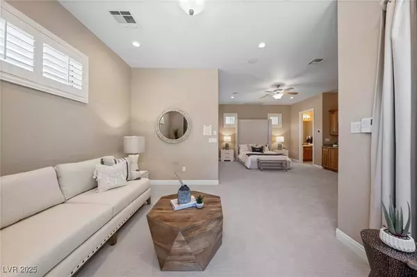 29 Soaring Bird CT, Las Vegas, NV 89135