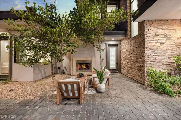 29 Soaring Bird CT, Las Vegas, NV 89135