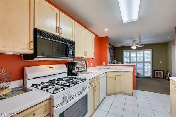8072 W Rochelle AVE, Las Vegas, NV 89147