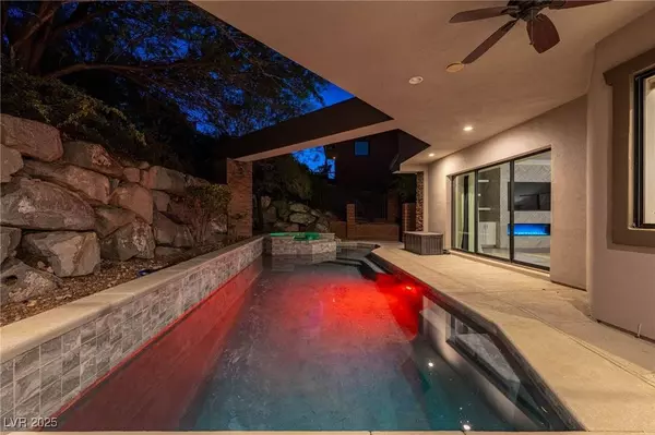 29 Soaring Bird CT, Las Vegas, NV 89135