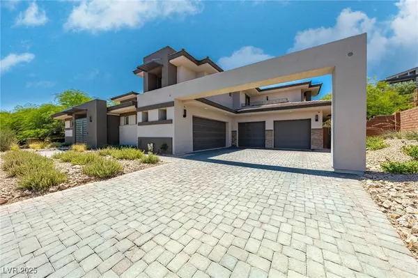 29 Soaring Bird CT, Las Vegas, NV 89135