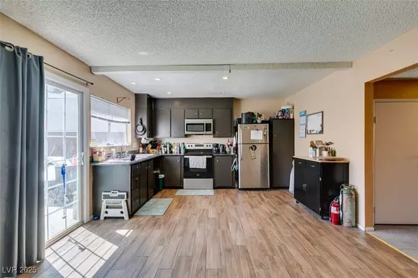 2454 Paradise Village WAY, Las Vegas, NV 89120