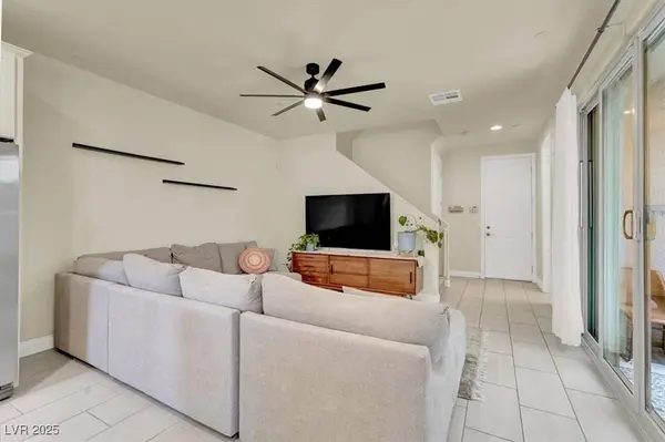 549 Tokopah Falls ST, Las Vegas, NV 89138