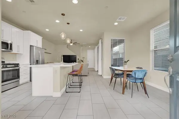 549 Tokopah Falls ST, Las Vegas, NV 89138