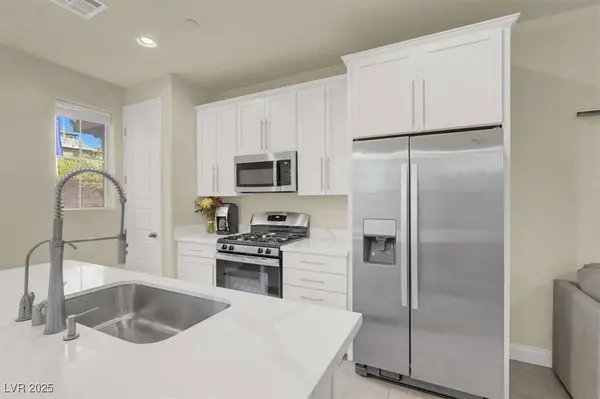 549 Tokopah Falls ST, Las Vegas, NV 89138