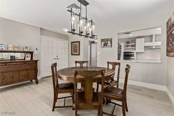 2216 Plaza Del Robles, Las Vegas, NV 89102