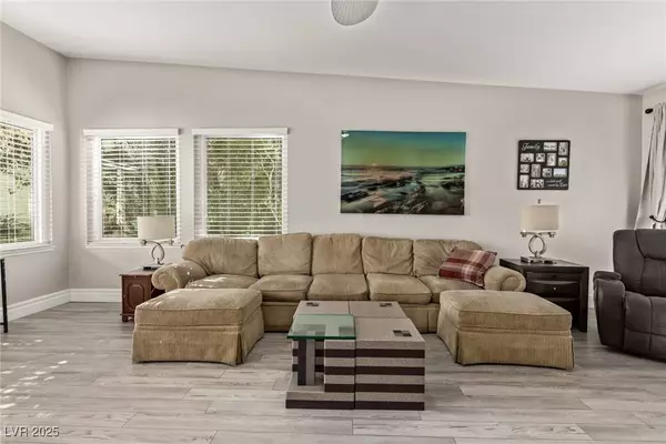 2216 Plaza Del Robles, Las Vegas, NV 89102