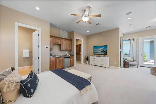 29 Soaring Bird CT, Las Vegas, NV 89135