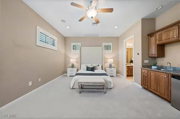 29 Soaring Bird CT, Las Vegas, NV 89135