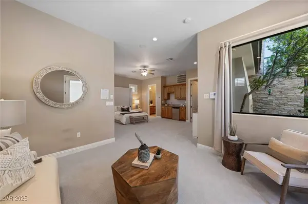 29 Soaring Bird CT, Las Vegas, NV 89135