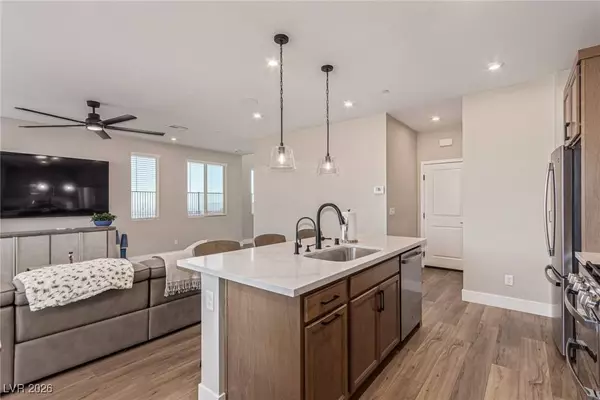 11850 Angle Cliff AVE, Las Vegas, NV 89138