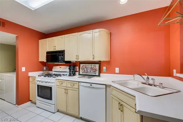 8072 W Rochelle AVE, Las Vegas, NV 89147