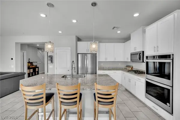 9267 Bluemist Falls ST, Las Vegas, NV 89123