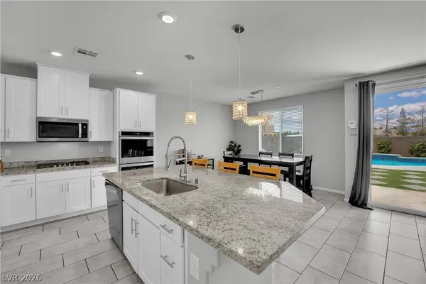9267 Bluemist Falls ST, Las Vegas, NV 89123