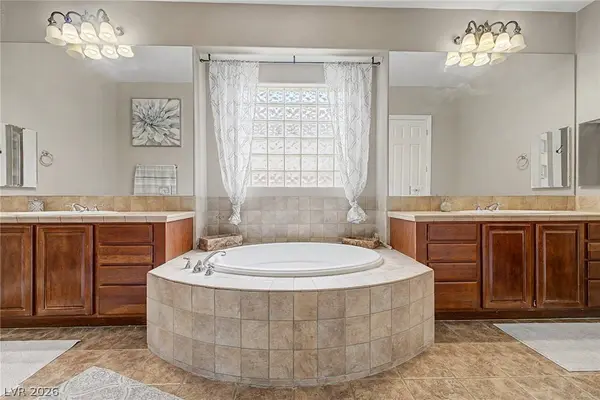 8226 Mount Logan CT, Las Vegas, NV 89131