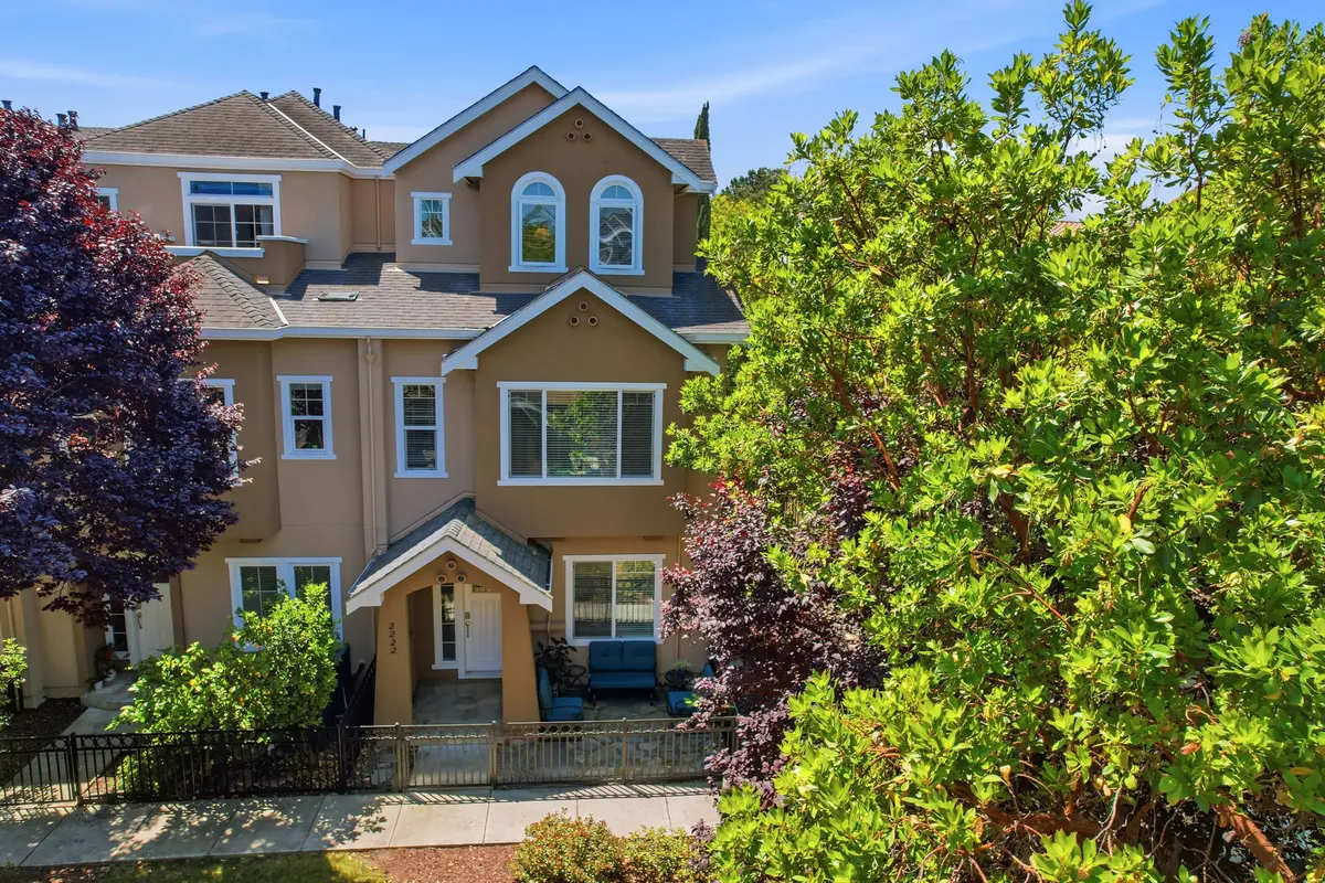 2222 Raspberry Ln, Mountain View, CA 94043-2629