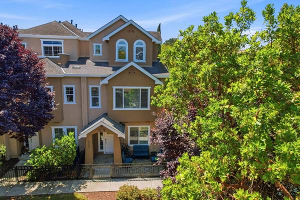 2222 Raspberry Ln, Mountain View, CA 94043-2629