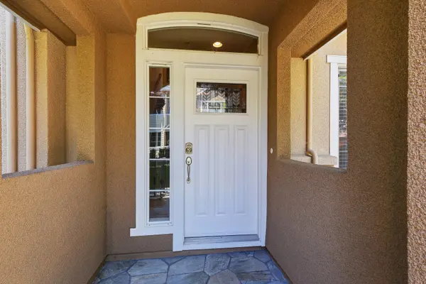 2222 Raspberry Ln, Mountain View, CA 94043-2629