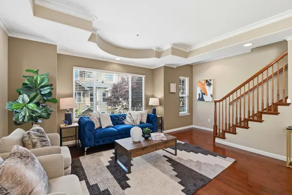 2222 Raspberry Ln, Mountain View, CA 94043-2629