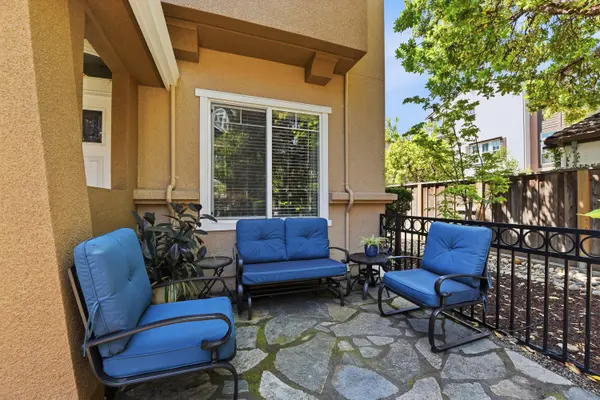 2222 Raspberry Ln, Mountain View, CA 94043-2629