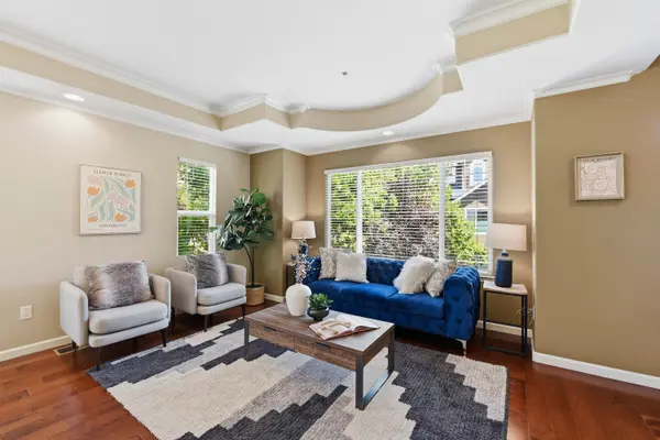 2222 Raspberry Ln, Mountain View, CA 94043-2629