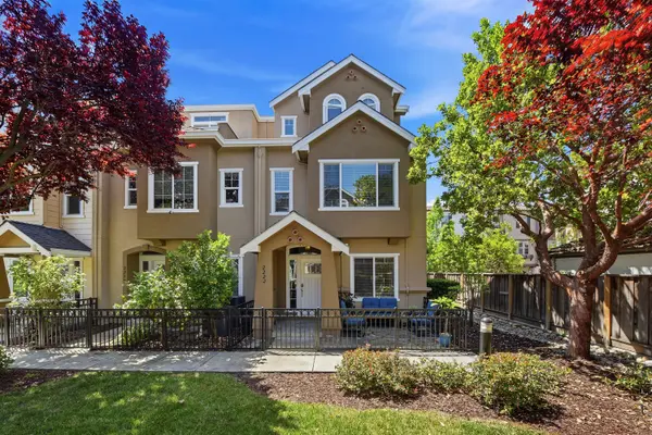 2222 Raspberry Ln, Mountain View, CA 94043-2629
