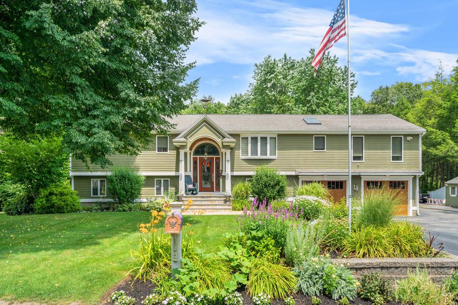 18 Sumac St, Billerica, MA 01821-1317