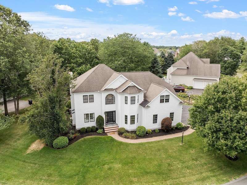 37 Stirling St, Andover, MA 01810-1408