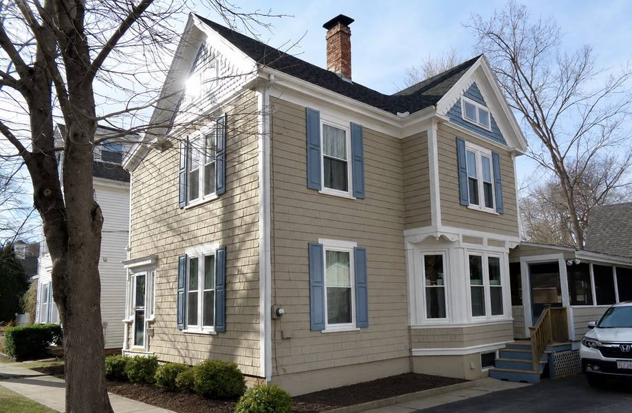 16 Collins St, Newburyport, MA 01950-2139
