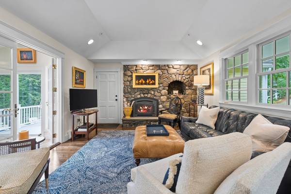 Andover, MA 01810-4248,10 Granada Way