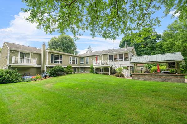 Billerica, MA 01821-1317,18 Sumac St
