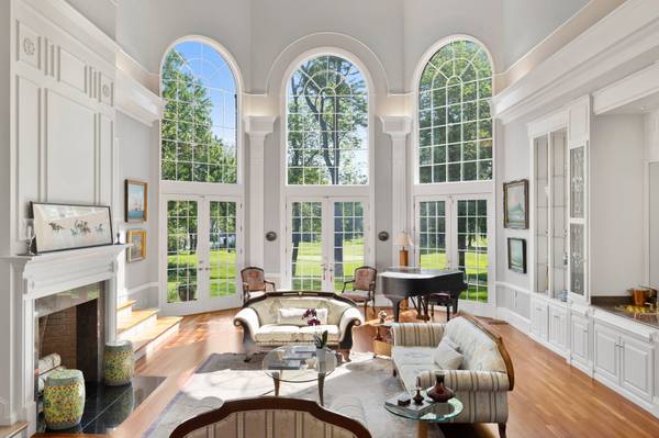 11 Fairway Dr, Andover, MA 01810-4640