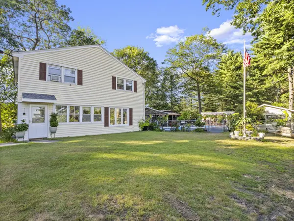 97 Groton Rd, North Chelmsford, MA 01863-1620