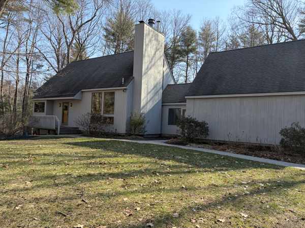 1749 Salem St, North Andover, MA 01845-3318