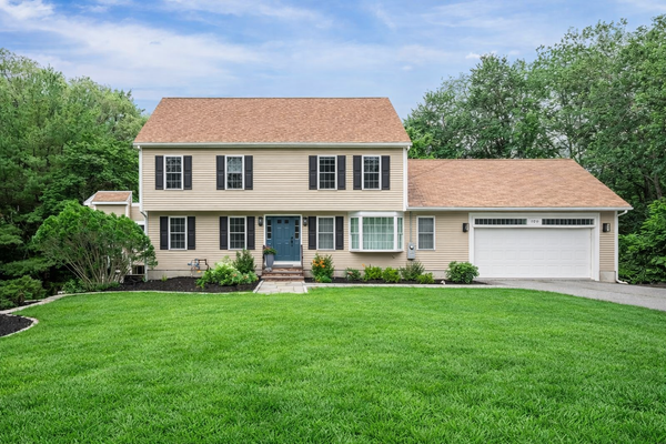 109 Gould Rd, Andover, MA 01810-5226