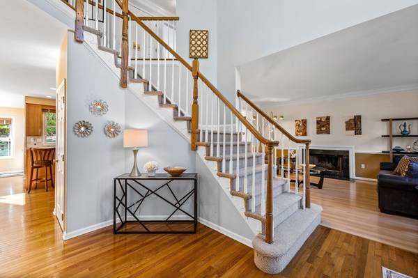 25 Ridge Way, North Andover, MA 01845-4740