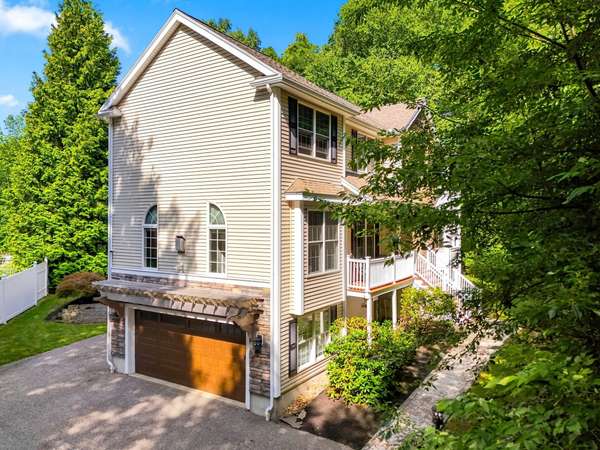 18 Parsonage Hill Rd, Haverhill, MA 01832-1237
