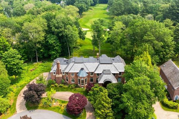 11 Fairway Dr, Andover, MA 01810