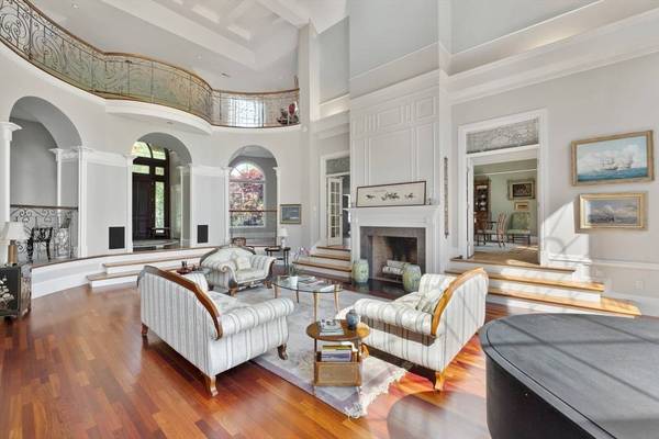 11 Fairway Dr, Andover, MA 01810