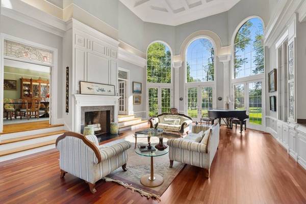 11 Fairway Dr, Andover, MA 01810