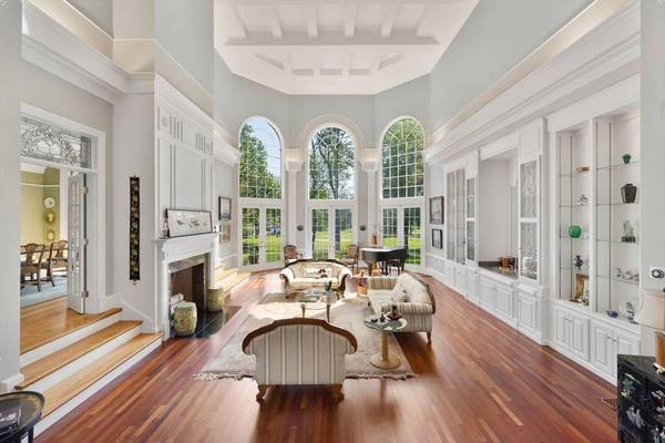 11 Fairway Dr, Andover, MA 01810