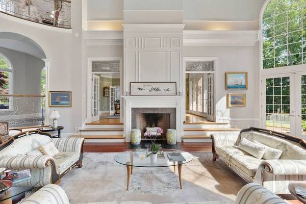 11 Fairway Dr, Andover, MA 01810