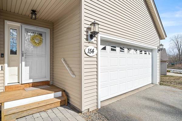 154 Hall RD, Fremont, NH 03044