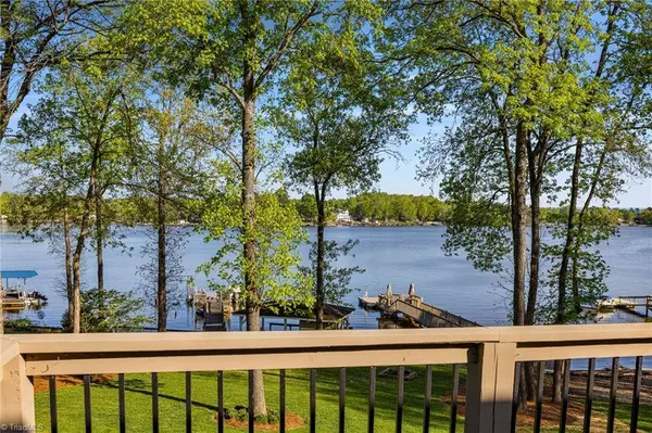 1711 Riverside DR, Lexington, NC 27292