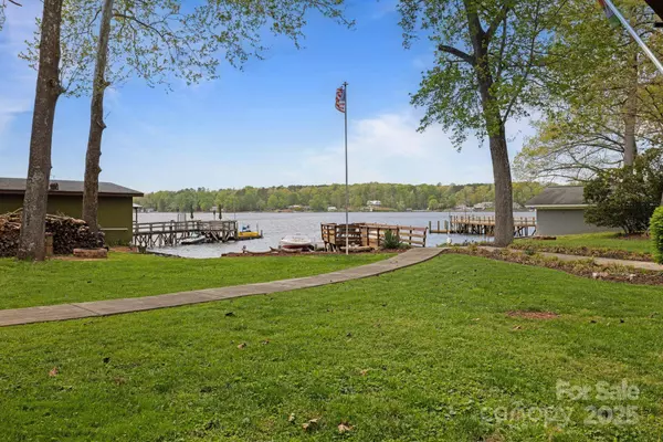 299 Waterway DR, Lexington, NC 27292