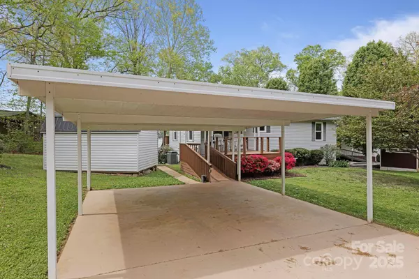 299 Waterway DR, Lexington, NC 27292