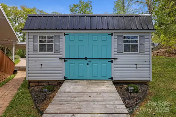 299 Waterway DR, Lexington, NC 27292